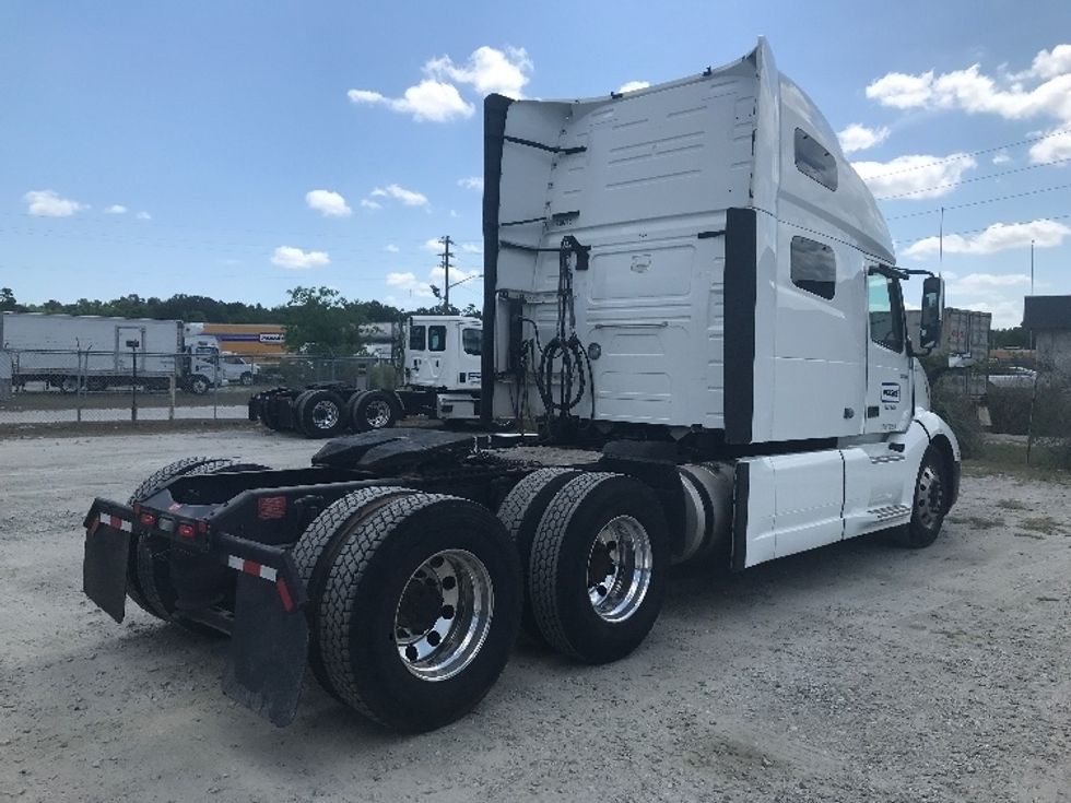 Sleeper Tractor-Heavy Duty Tractors-Volvo-2023-VNL64760-La Porte-IN-527,953\n\t\tmiles-$ 75,250 - Image 7