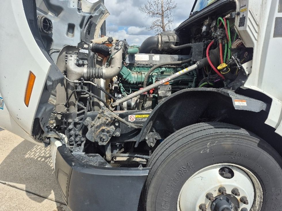 Sleeper Tractor-Heavy Duty Tractors-Volvo-2023-VNL64760-La Porte-IN-729,663\n\t\tmiles-$ 50,750 - Image 21