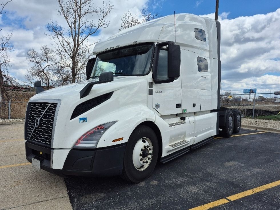 Sleeper Tractor-Heavy Duty Tractors-Volvo-2023-VNL64760-La Porte-IN-729,663\n\t\tmiles-$ 50,750 - Image 3