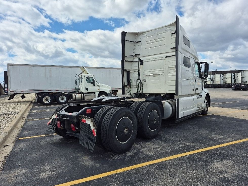 Sleeper Tractor-Heavy Duty Tractors-Volvo-2023-VNL64760-La Porte-IN-729,663\n\t\tmiles-$ 50,750 - Image 7
