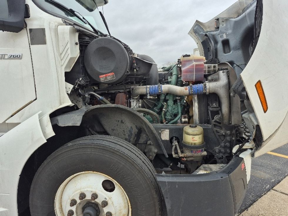 Sleeper Tractor-Heavy Duty Tractors-Volvo-2023-VNL64760-La Porte-IN-751,926\n\t\tmiles-$ 51,750 - Image 20