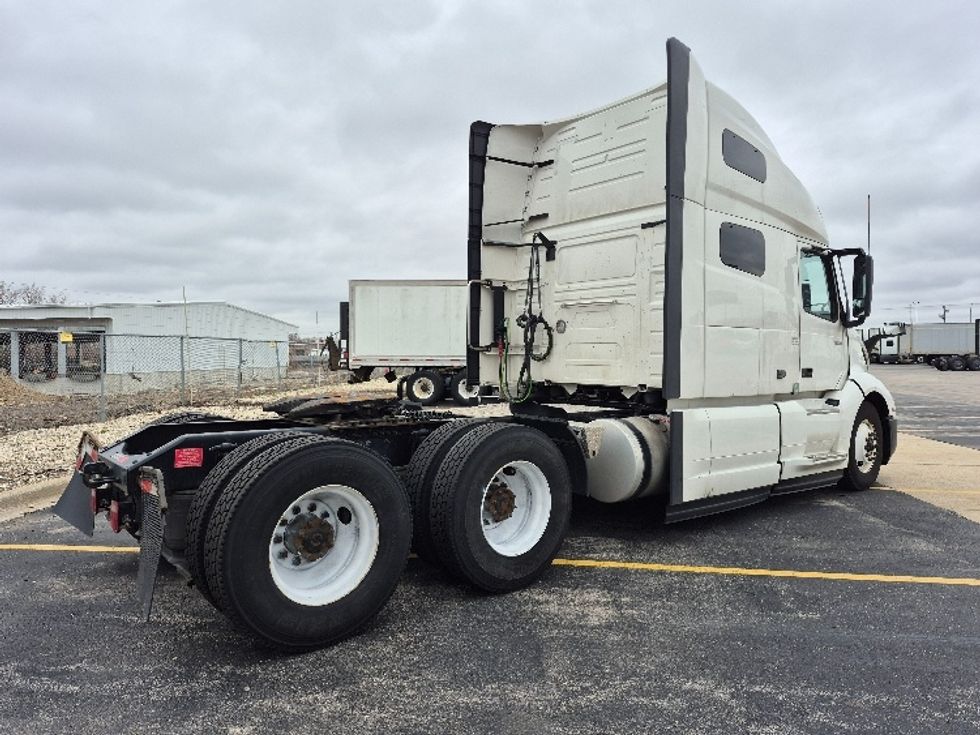 Sleeper Tractor-Heavy Duty Tractors-Volvo-2023-VNL64760-La Porte-IN-751,926\n\t\tmiles-$ 51,750 - Image 7