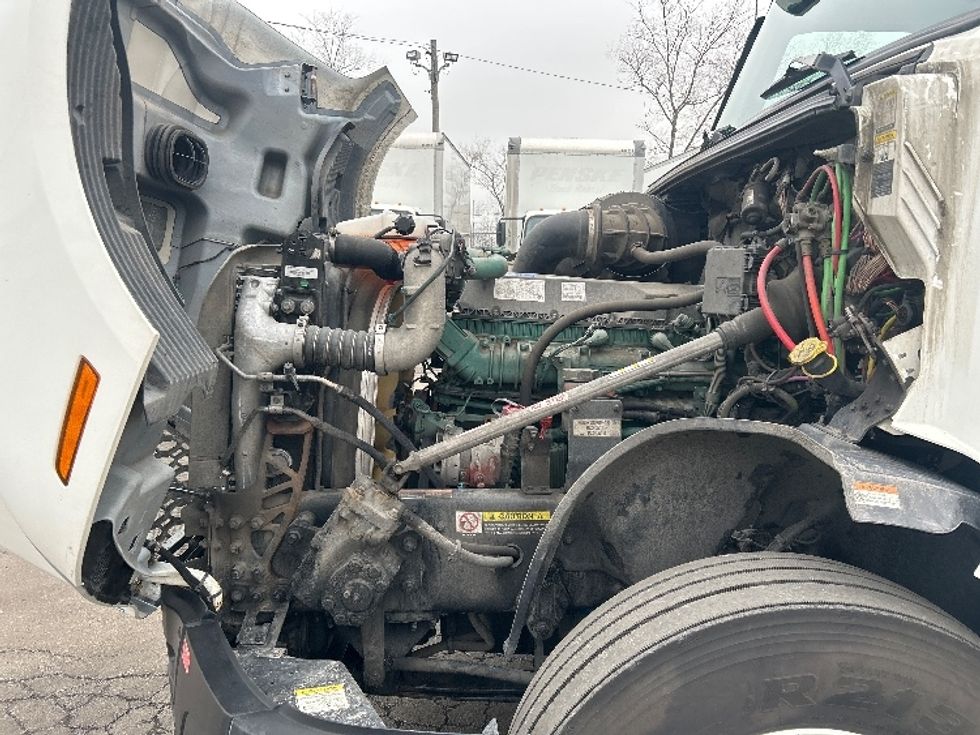 Sleeper Tractor-Heavy Duty Tractors-Volvo-2023-VNL64760-La Porte-IN-755,945\n\t\tmiles-$ 55,000 - Image 21