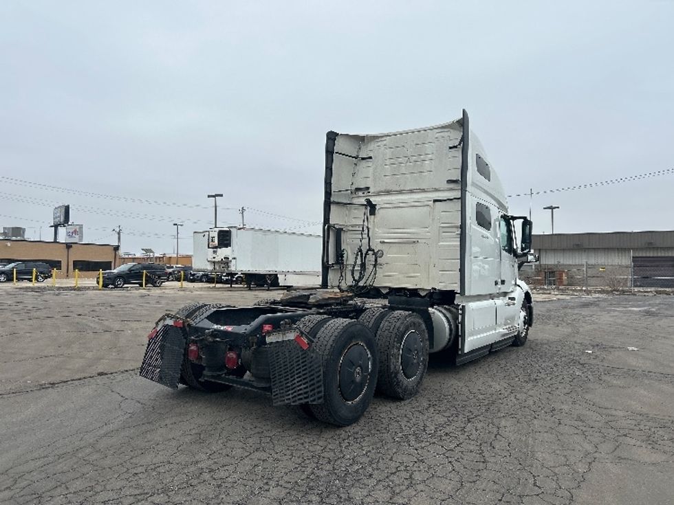 Sleeper Tractor-Heavy Duty Tractors-Volvo-2023-VNL64760-La Porte-IN-755,945\n\t\tmiles-$ 55,000 - Image 7
