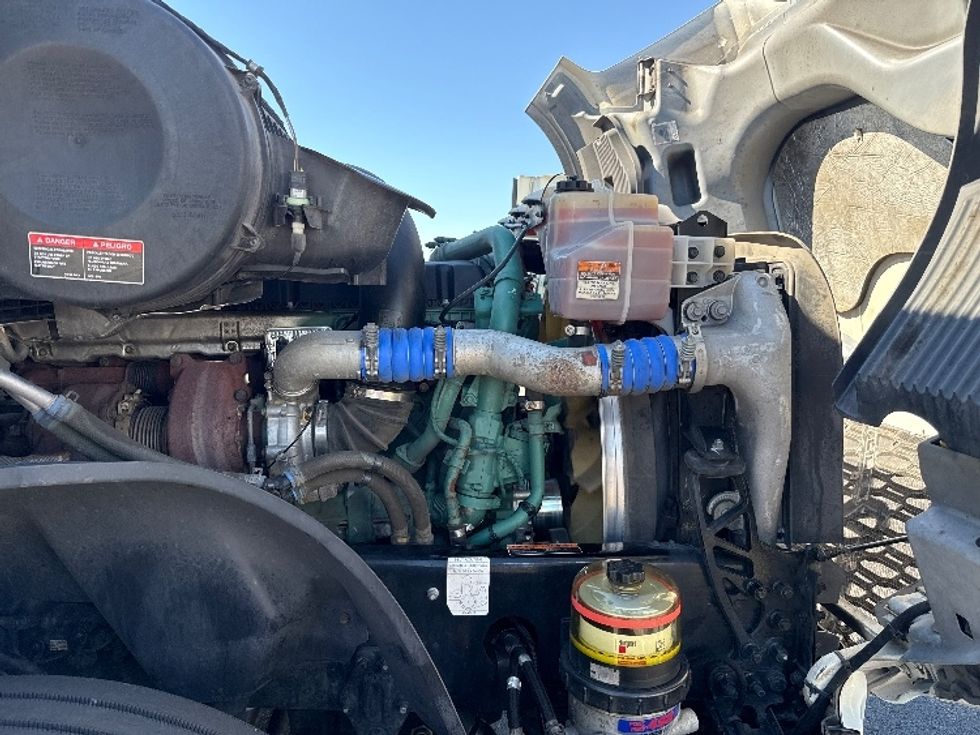 Sleeper Tractor-Heavy Duty Tractors-Volvo-2023-VNL64760-La Porte-IN-757,084\n\t\tmiles-$ 61,000 - Image 20