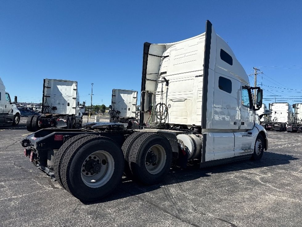 Sleeper Tractor-Heavy Duty Tractors-Volvo-2023-VNL64760-La Porte-IN-757,084\n\t\tmiles-$ 61,000 - Image 7