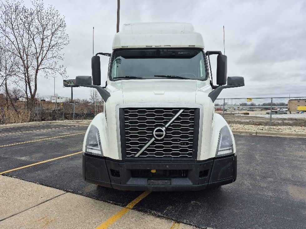 Sleeper Tractor-Heavy Duty Tractors-Volvo-2023-VNL64760-La Porte-IN-757,410\n\t\tmiles-$ 48,250 - Image 2
