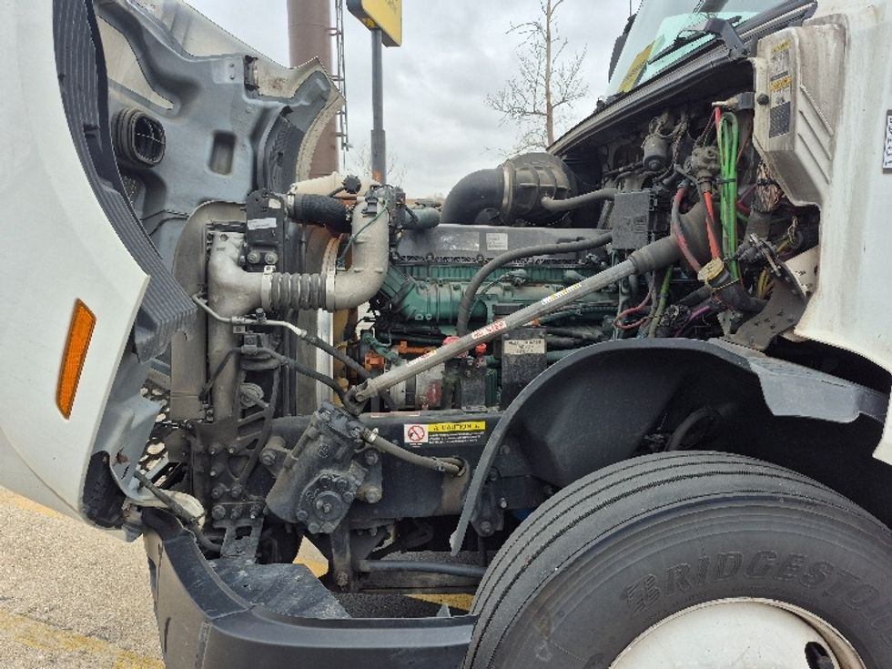 Sleeper Tractor-Heavy Duty Tractors-Volvo-2023-VNL64760-La Porte-IN-757,410\n\t\tmiles-$ 48,250 - Image 21