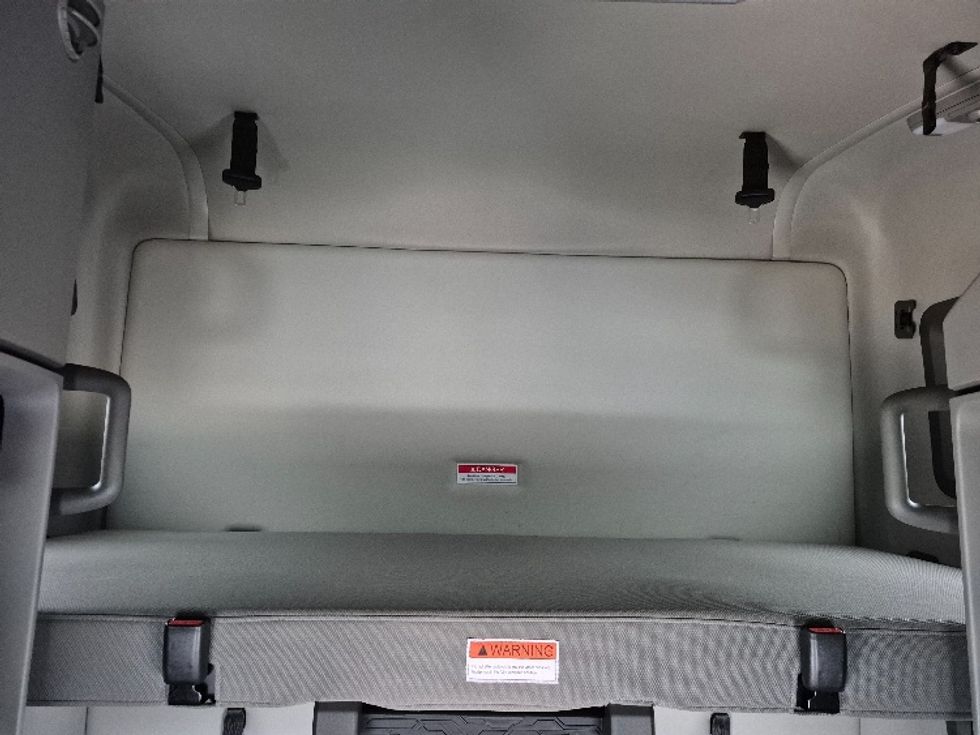 Sleeper Tractor-Heavy Duty Tractors-Volvo-2023-VNL64760-La Porte-IN-757,410\n\t\tmiles-$ 48,250 - Image 22