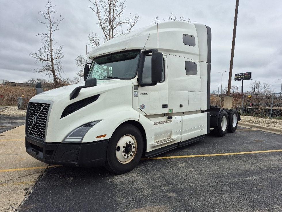 Sleeper Tractor-Heavy Duty Tractors-Volvo-2023-VNL64760-La Porte-IN-757,410\n\t\tmiles-$ 48,250 - Image 3