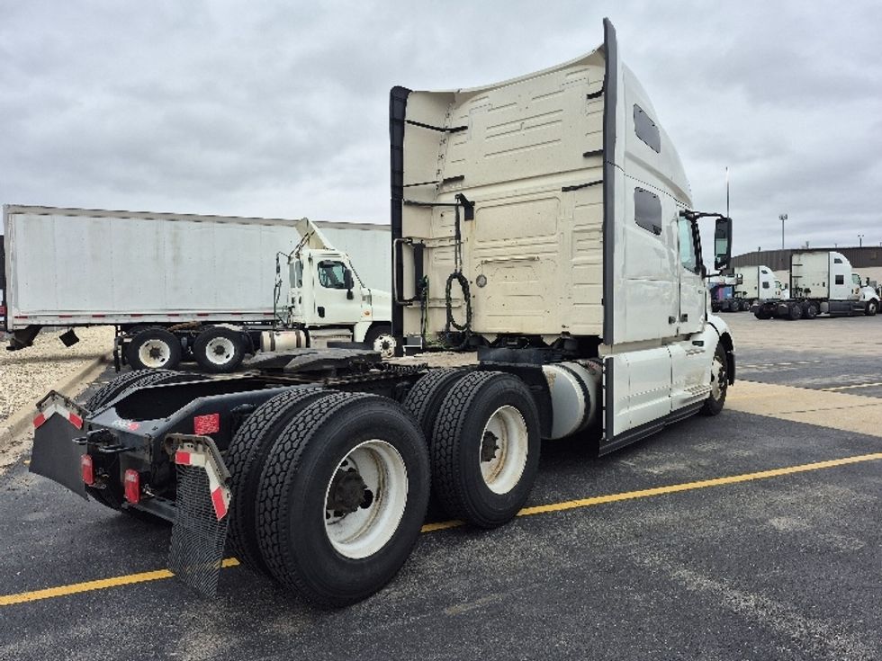 Sleeper Tractor-Heavy Duty Tractors-Volvo-2023-VNL64760-La Porte-IN-757,410\n\t\tmiles-$ 48,250 - Image 7