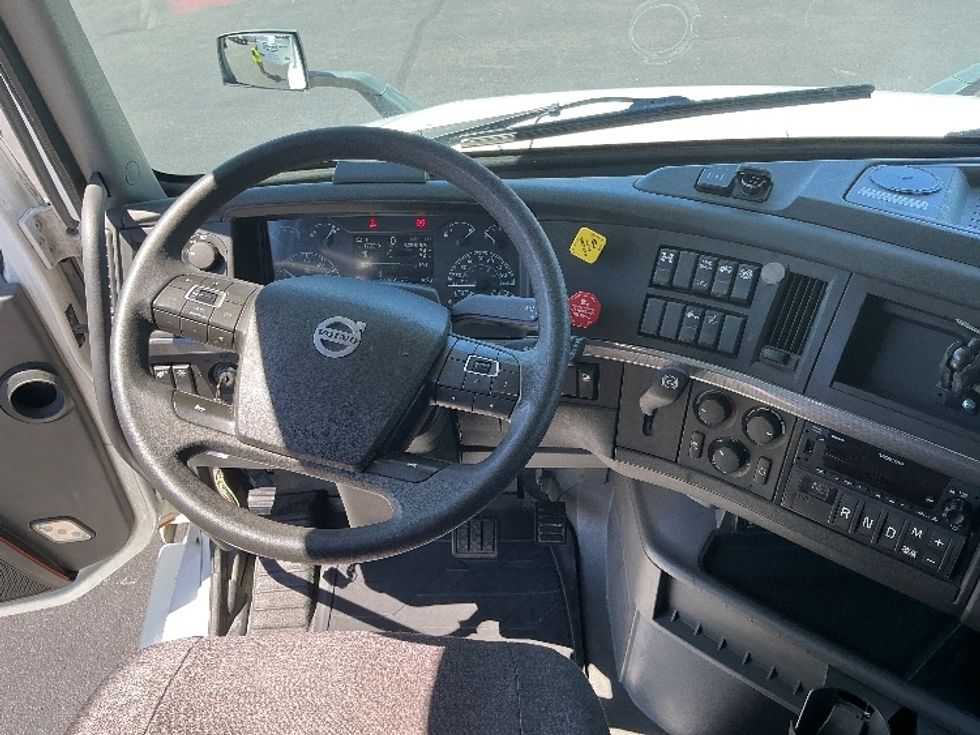 Sleeper Tractor-Heavy Duty Tractors-Volvo-2023-VNL64760-Las Vegas-NV-510,524\n\t\tmiles-$ 82,000 - Image 11