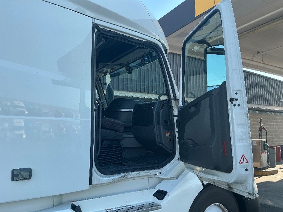 Sleeper Tractor-Heavy Duty Tractors-Volvo-2023-VNL64760-Las Vegas-NV-510,524\n\t\tmiles-$ 82,000 - Image 13