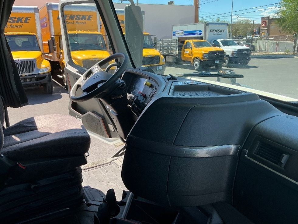 Sleeper Tractor-Heavy Duty Tractors-Volvo-2023-VNL64760-Las Vegas-NV-510,524\n\t\tmiles-$ 82,000 - Image 15