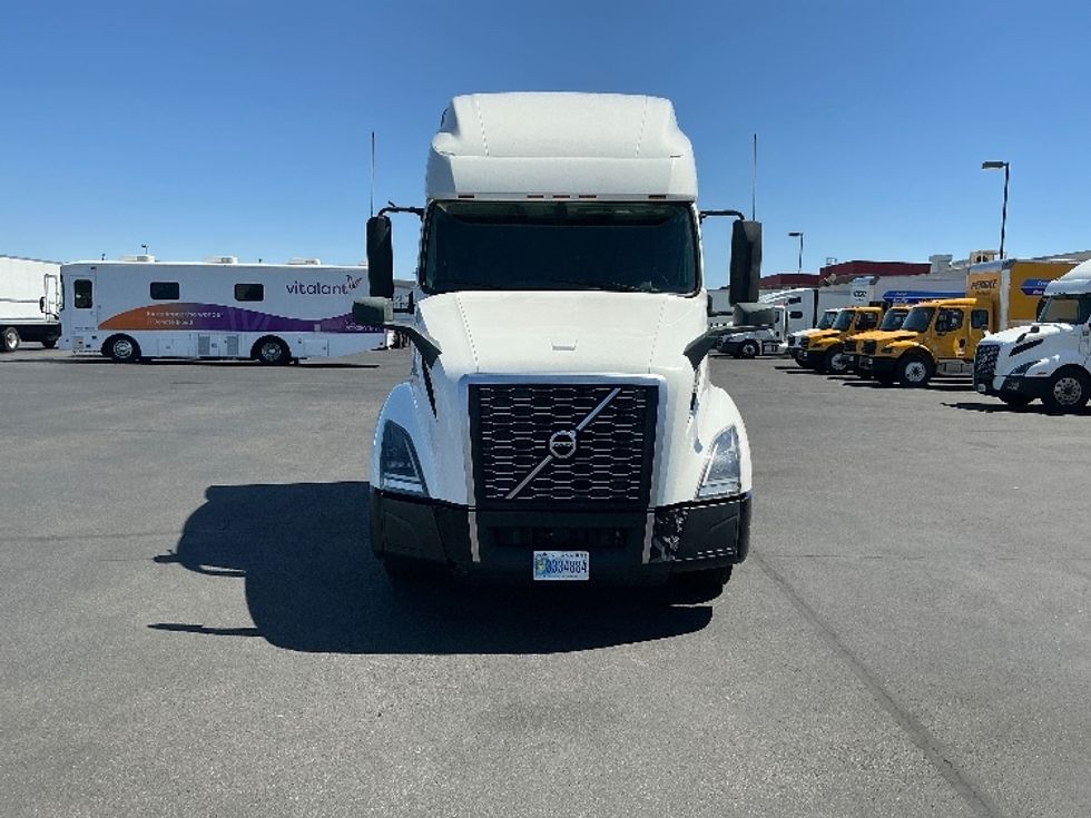 Sleeper Tractor-Heavy Duty Tractors-Volvo-2023-VNL64760-Las Vegas-NV-510,524\n\t\tmiles-$ 82,000 - Image 2