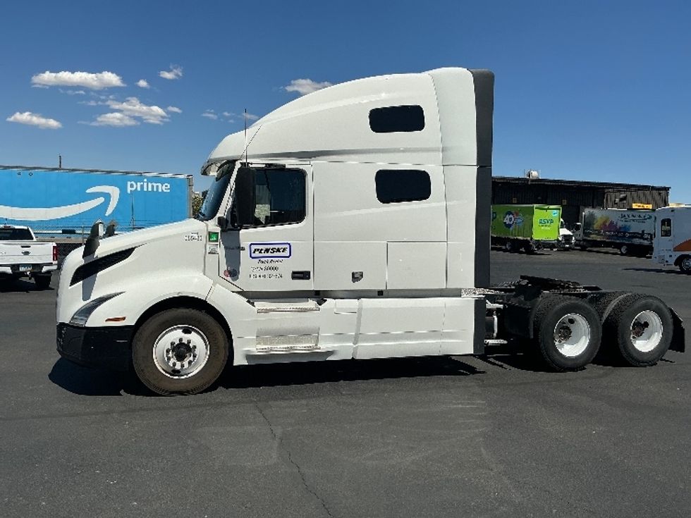 Sleeper Tractor-Heavy Duty Tractors-Volvo-2023-VNL64760-Las Vegas-NV-510,524\n\t\tmiles-$ 82,000 - Image 4
