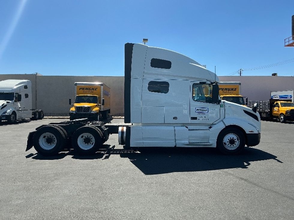 Sleeper Tractor-Heavy Duty Tractors-Volvo-2023-VNL64760-Las Vegas-NV-510,524\n\t\tmiles-$ 82,000 - Image 8