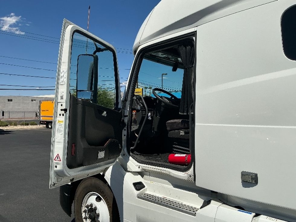 Sleeper Tractor-Heavy Duty Tractors-Volvo-2023-VNL64760-Las Vegas-NV-510,524\n\t\tmiles-$ 82,000 - Image 9