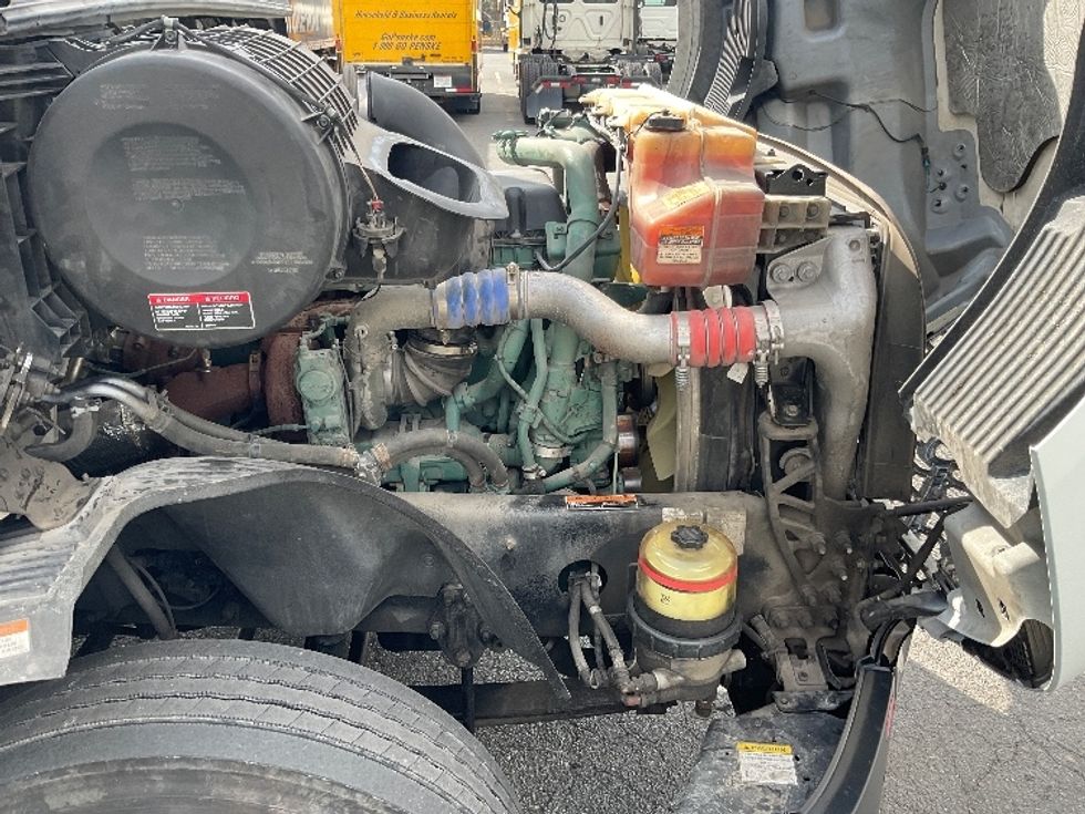 Sleeper Tractor-Heavy Duty Tractors-Volvo-2023-VNL64760-Little Rock-AR-317,694\n\t\tmiles-$ 95,750 - Image 20