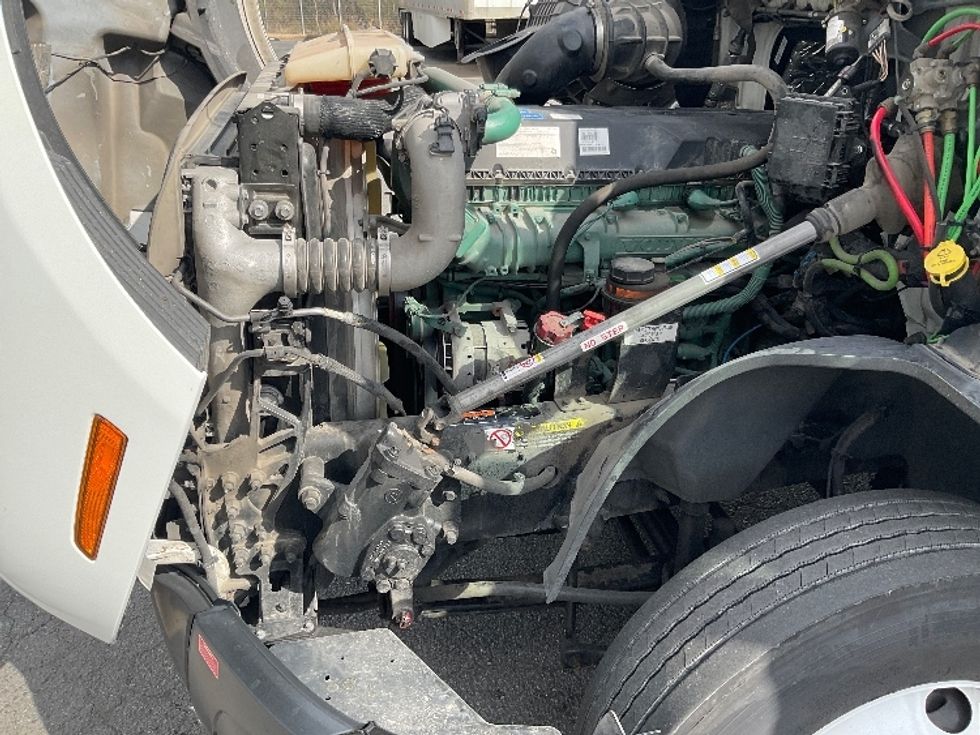 Sleeper Tractor-Heavy Duty Tractors-Volvo-2023-VNL64760-Little Rock-AR-317,694\n\t\tmiles-$ 95,750 - Image 21