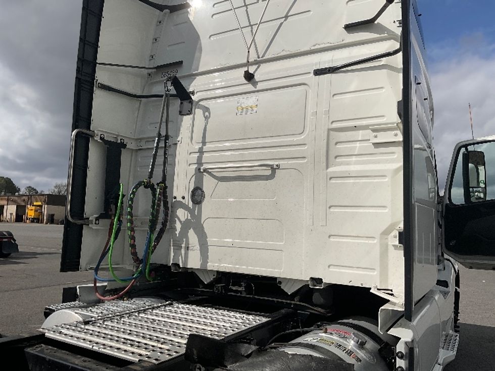 Sleeper Tractor-Heavy Duty Tractors-Volvo-2023-VNL64760-Little Rock-AR-317,694\n\t\tmiles-$ 95,750 - Image 22