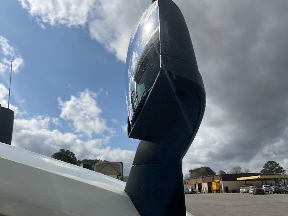 Sleeper Tractor-Heavy Duty Tractors-Volvo-2023-VNL64760-Little Rock-AR-317,694\n\t\tmiles-$ 95,750 - Image 24