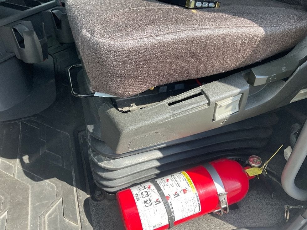 Sleeper Tractor-Heavy Duty Tractors-Volvo-2023-VNL64760-Little Rock-AR-317,694\n\t\tmiles-$ 95,750 - Image 25