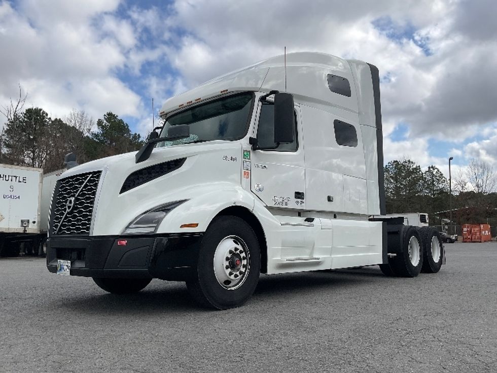 Sleeper Tractor-Heavy Duty Tractors-Volvo-2023-VNL64760-Little Rock-AR-317,694\n\t\tmiles-$ 95,750 - Image 3