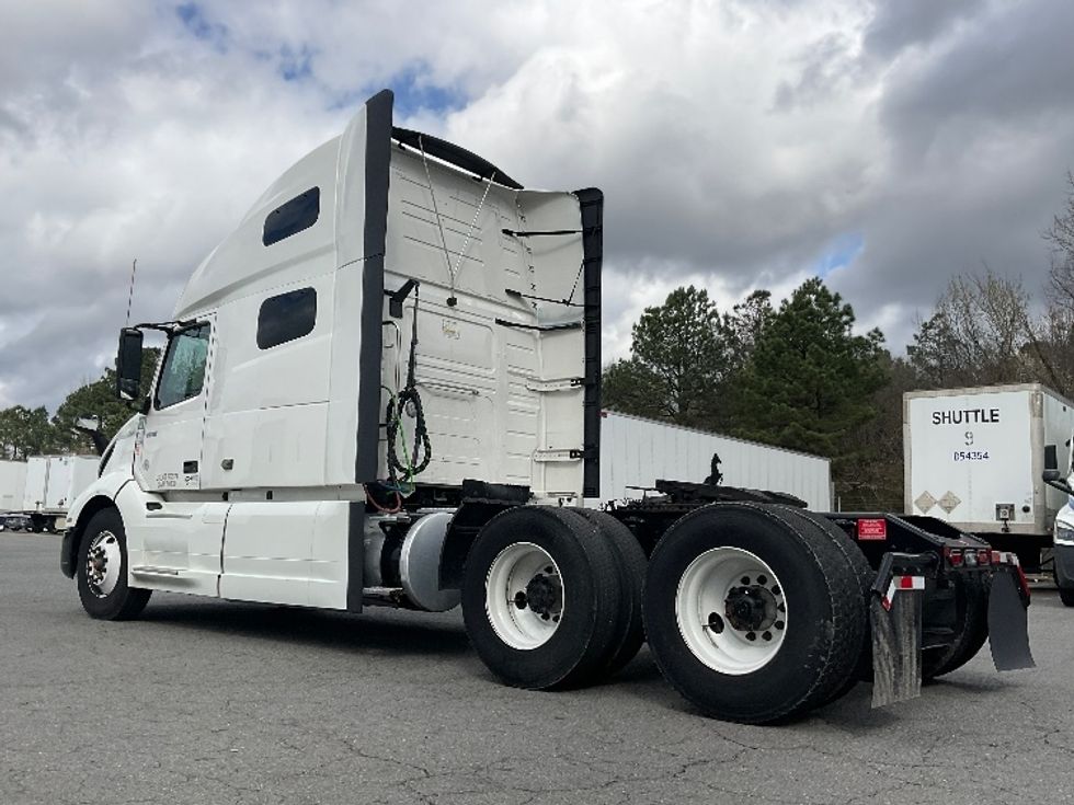 Sleeper Tractor-Heavy Duty Tractors-Volvo-2023-VNL64760-Little Rock-AR-317,694\n\t\tmiles-$ 95,750 - Image 5
