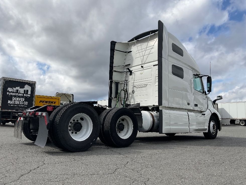 Sleeper Tractor-Heavy Duty Tractors-Volvo-2023-VNL64760-Little Rock-AR-317,694\n\t\tmiles-$ 95,750 - Image 7