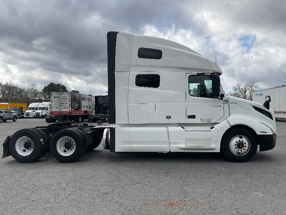 Sleeper Tractor-Heavy Duty Tractors-Volvo-2023-VNL64760-Little Rock-AR-317,694\n\t\tmiles-$ 95,750 - Image 8