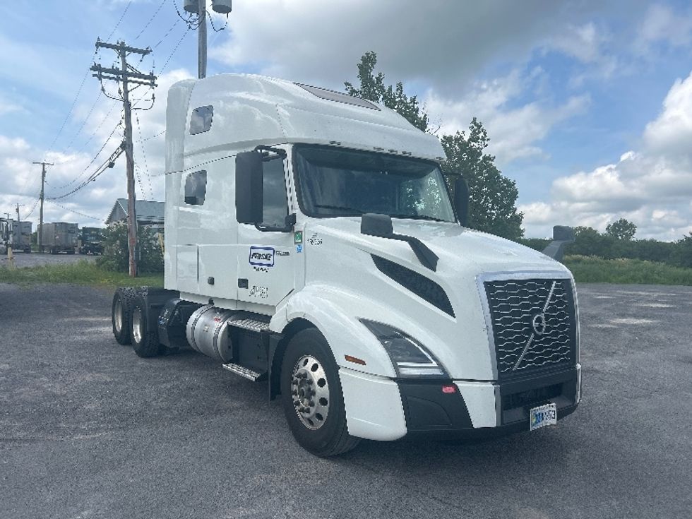 Sleeper Tractor-Heavy Duty Tractors-Volvo-2023-VNL64760-Liverpool-NY-519,000\n\t\tmiles-$ 79,750 - Image 1