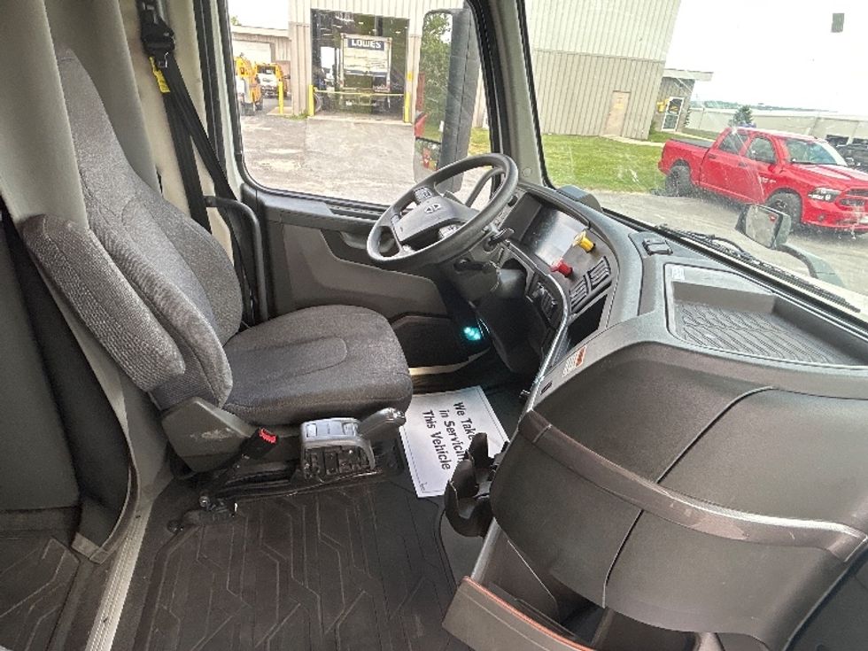 Sleeper Tractor-Heavy Duty Tractors-Volvo-2023-VNL64760-Liverpool-NY-519,000\n\t\tmiles-$ 79,750 - Image 15