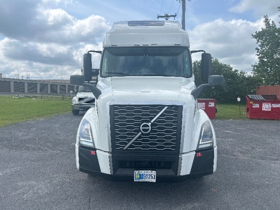 Sleeper Tractor-Heavy Duty Tractors-Volvo-2023-VNL64760-Liverpool-NY-519,000\n\t\tmiles-$ 79,750 - Image 2