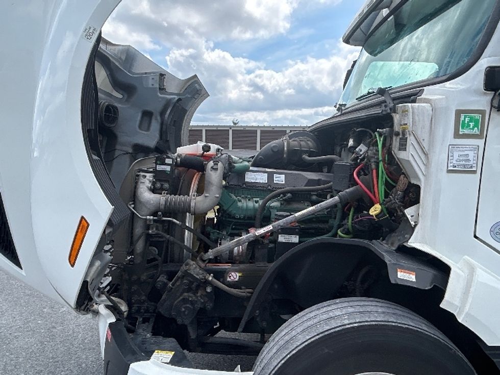Sleeper Tractor-Heavy Duty Tractors-Volvo-2023-VNL64760-Liverpool-NY-519,000\n\t\tmiles-$ 79,750 - Image 21