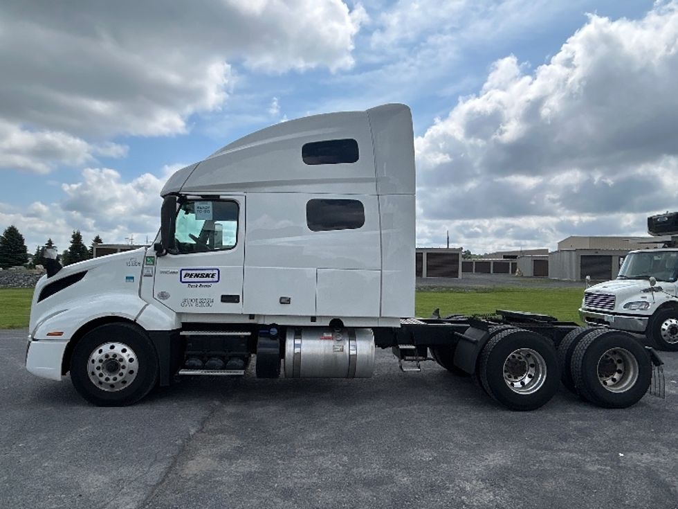 Sleeper Tractor-Heavy Duty Tractors-Volvo-2023-VNL64760-Liverpool-NY-519,000\n\t\tmiles-$ 79,750 - Image 4