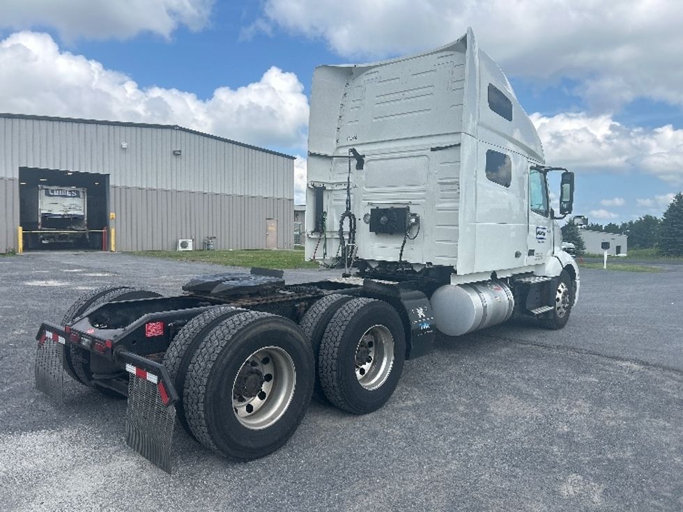 Sleeper Tractor-Heavy Duty Tractors-Volvo-2023-VNL64760-Liverpool-NY-519,000\n\t\tmiles-$ 79,750 - Image 7