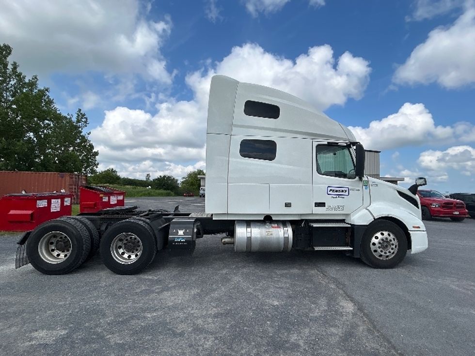 Sleeper Tractor-Heavy Duty Tractors-Volvo-2023-VNL64760-Liverpool-NY-519,000\n\t\tmiles-$ 79,750 - Image 8