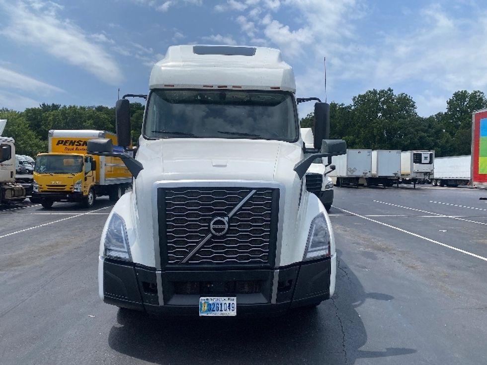 Sleeper Tractor-Heavy Duty Tractors-Volvo-2023-VNL64760-Louisville-KY-463,372\n\t\tmiles-$ 89,750 - Image 2