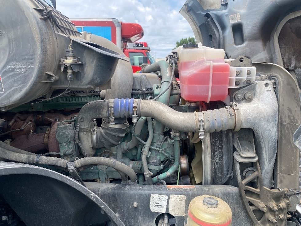 Sleeper Tractor-Heavy Duty Tractors-Volvo-2023-VNL64760-Louisville-KY-463,372\n\t\tmiles-$ 89,750 - Image 20