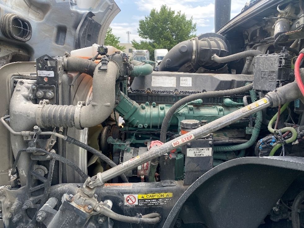 Sleeper Tractor-Heavy Duty Tractors-Volvo-2023-VNL64760-Louisville-KY-463,372\n\t\tmiles-$ 89,750 - Image 21
