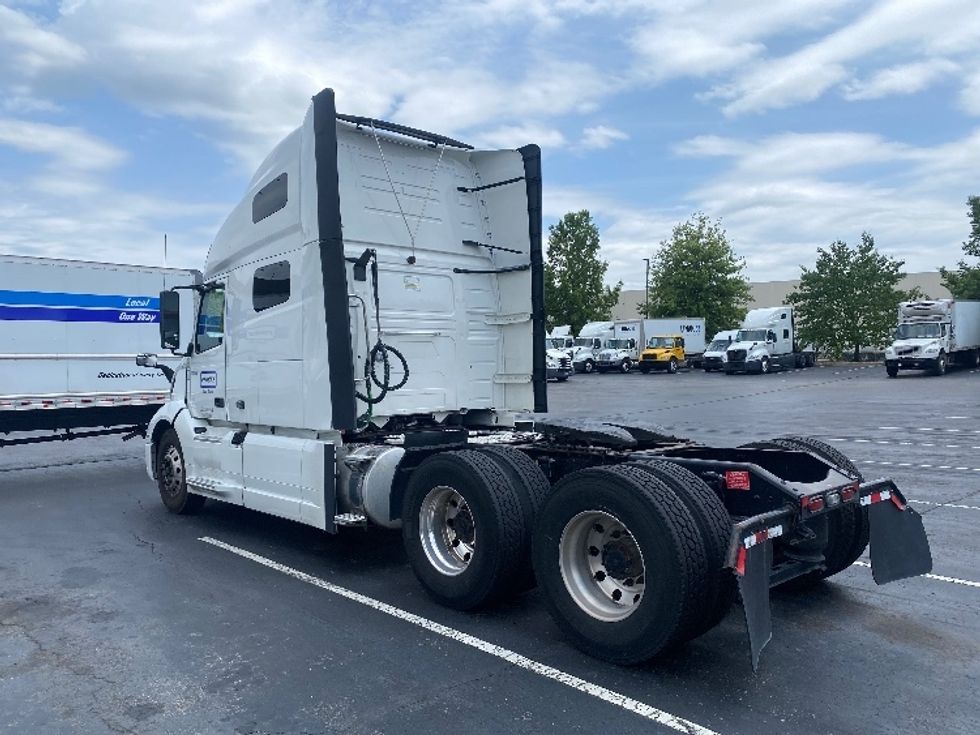 Sleeper Tractor-Heavy Duty Tractors-Volvo-2023-VNL64760-Louisville-KY-463,372\n\t\tmiles-$ 89,750 - Image 5