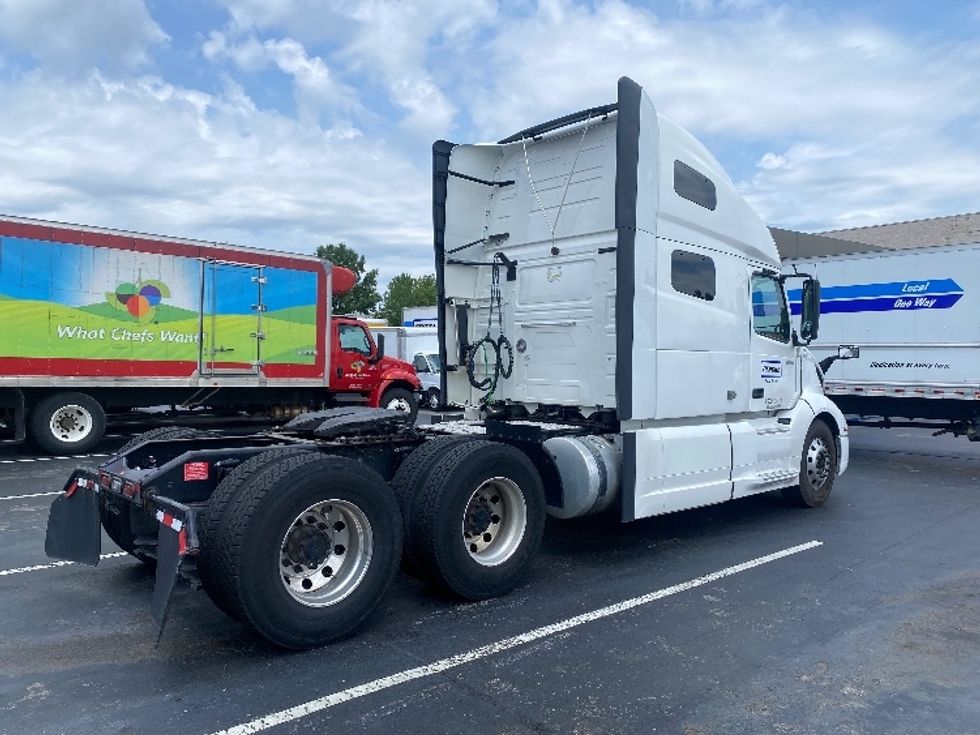 Sleeper Tractor-Heavy Duty Tractors-Volvo-2023-VNL64760-Louisville-KY-463,372\n\t\tmiles-$ 89,750 - Image 7