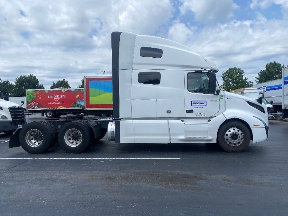 Sleeper Tractor-Heavy Duty Tractors-Volvo-2023-VNL64760-Louisville-KY-463,372\n\t\tmiles-$ 89,750 - Image 8