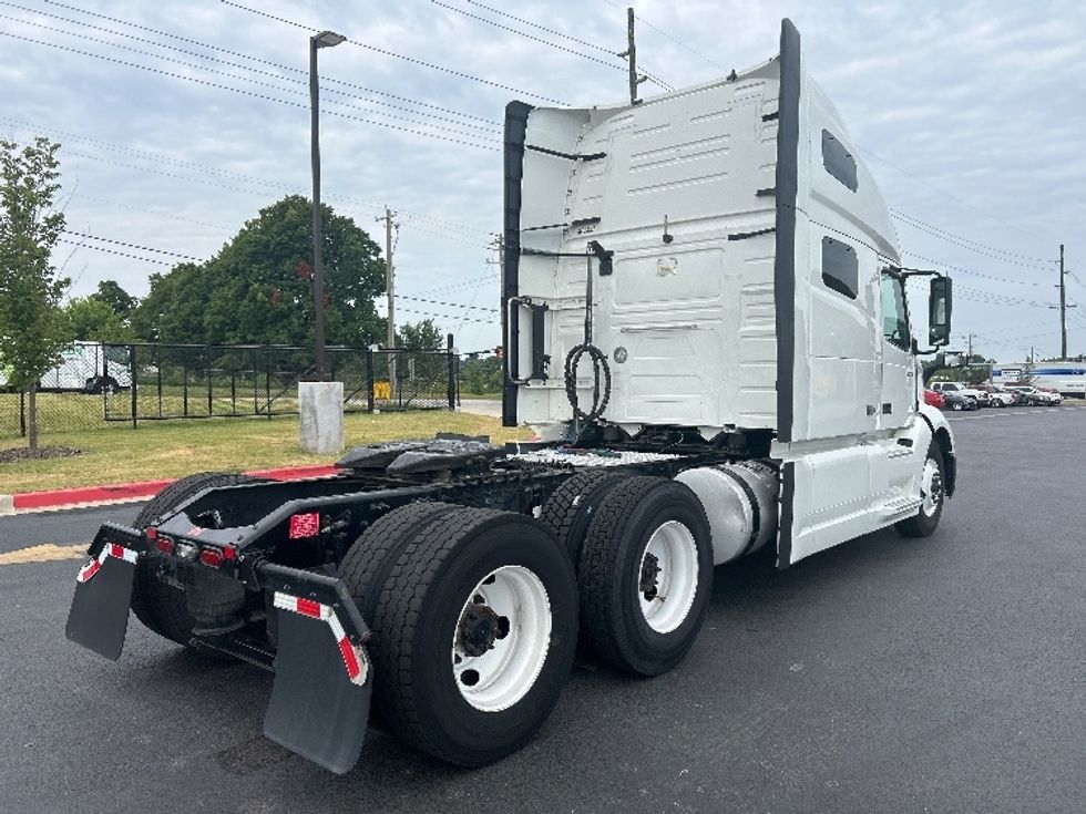 Sleeper Tractor-Heavy Duty Tractors-Volvo-2023-VNL64760-Lowell-AR-655,972\n\t\tmiles-$ 68,000 - Image 7