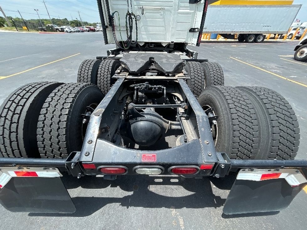 Sleeper Tractor-Heavy Duty Tractors-Volvo-2023-VNL64760-Lowell-AR-675,267\n\t\tmiles-$ 67,500 - Image 6