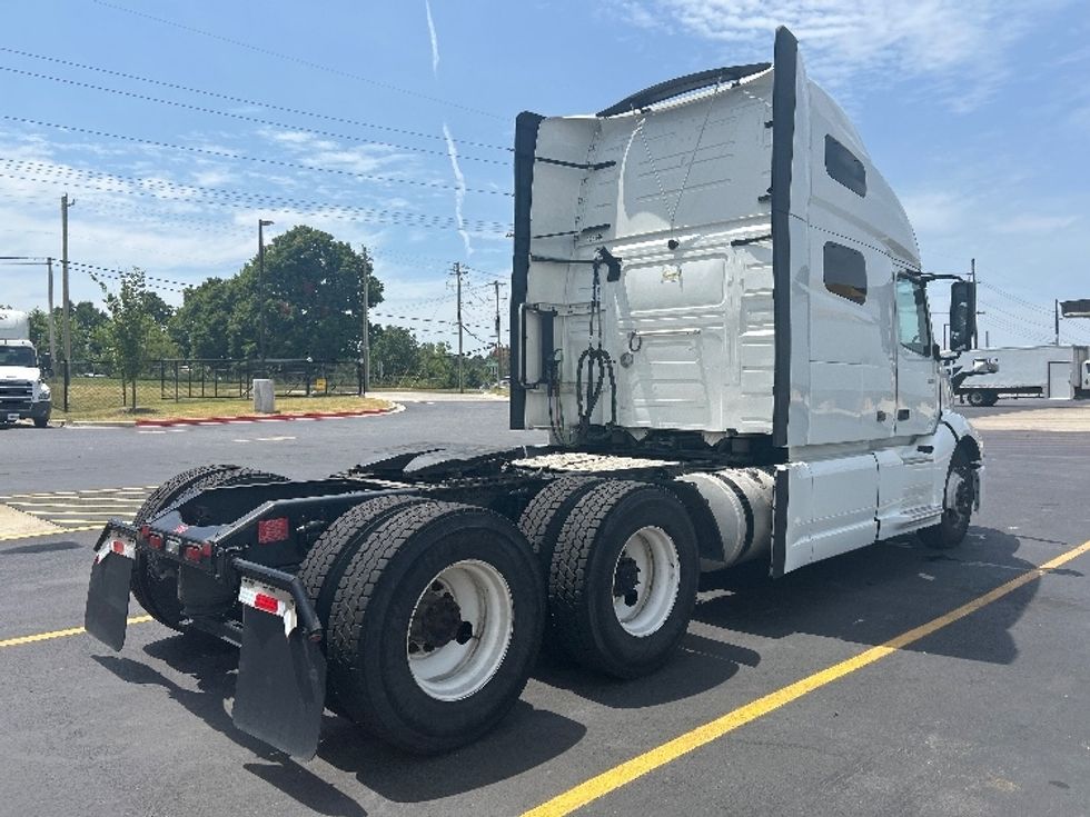 Sleeper Tractor-Heavy Duty Tractors-Volvo-2023-VNL64760-Lowell-AR-675,267\n\t\tmiles-$ 67,500 - Image 7