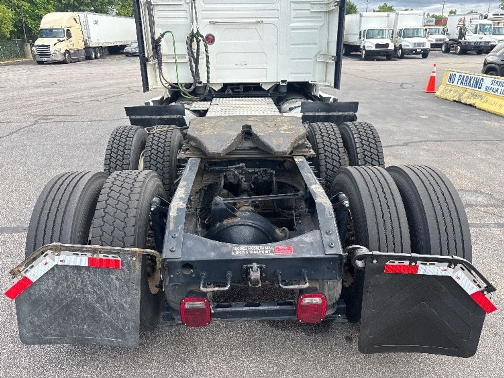 Sleeper Tractor-Heavy Duty Tractors-Volvo-2023-VNL64760-Middlefield-OH-494,862\n\t\tmiles-$ 85,250 - Image 6