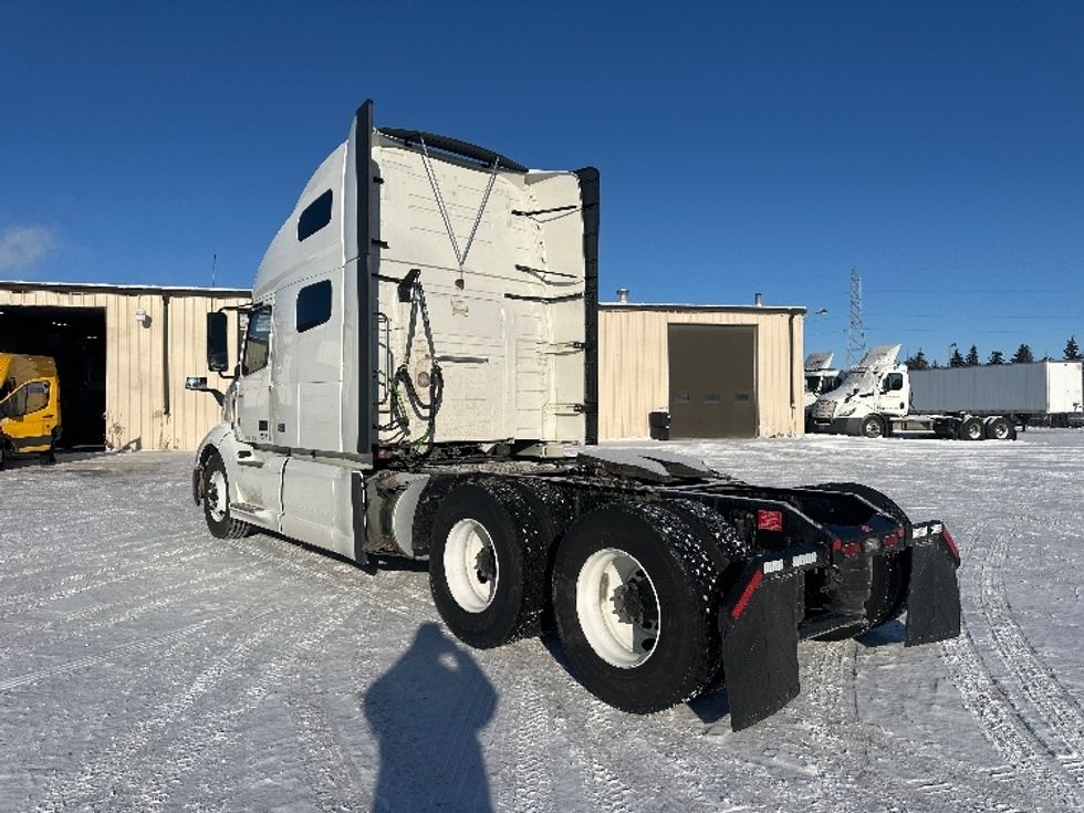 Sleeper Tractor-Heavy Duty Tractors-Volvo-2023-VNL64760-Milwaukee-WI-569,877\n\t\tmiles-$ 67,750 - Image 5
