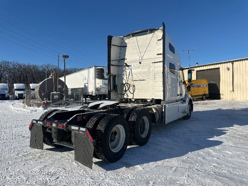 Sleeper Tractor-Heavy Duty Tractors-Volvo-2023-VNL64760-Milwaukee-WI-569,877\n\t\tmiles-$ 67,750 - Image 7